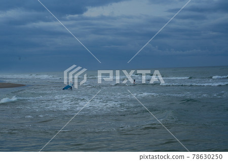 海釣波浪沙灘鉛色 海釣波浪沙灘鉛色 78630250
