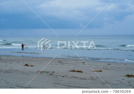 海釣者波浪沙灘 海釣者波浪沙灘 78630269