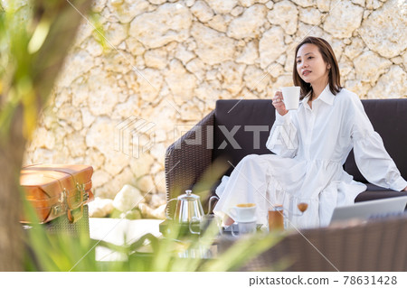 工作遠程辦公女商人度假村設施 78631428