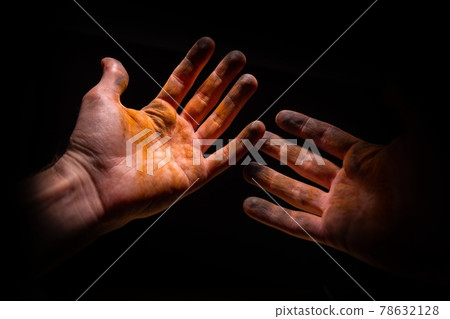Hands of a hard working man closeup Hands of a hard working man closeup 78632128