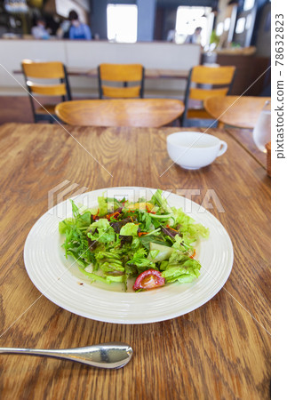 Cafe salad 78632823