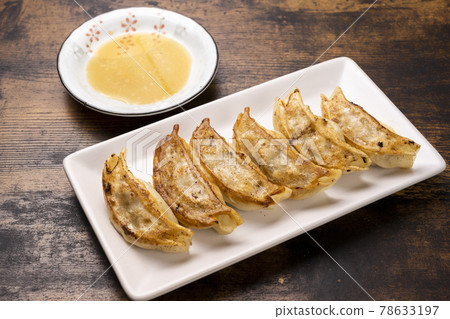 煎餃子 78633197