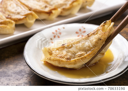 Pan-fried gyoza Pan-fried gyoza 78633198