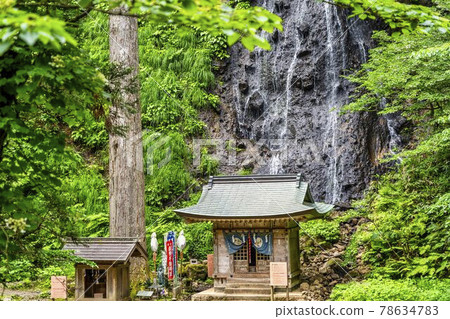 初夏的出羽三山神社，山形縣鶴岡市楓川神社和瀑布 78634783
