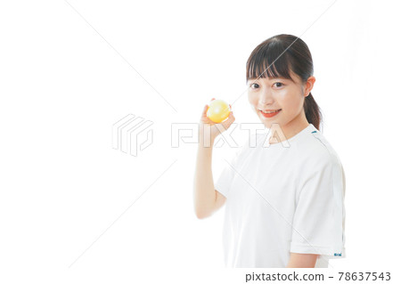 Young woman throwing a ball 78637543