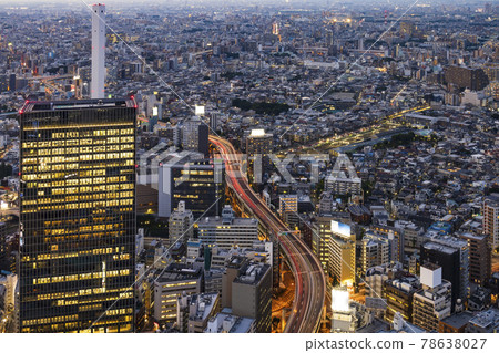 A view of Tokyo at dusk when the lights began to light up A view of Tokyo at dusk when the lights began to light up 78638027