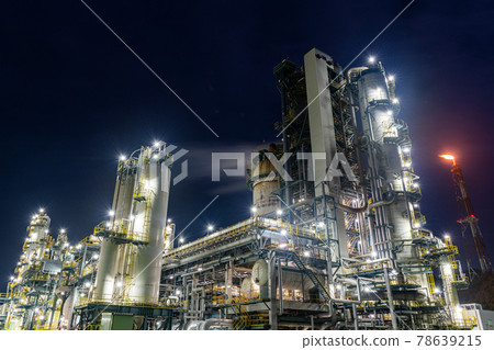 Night view of the complex / factory 78639215