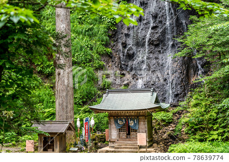 Dewasanzan Shrine in early summer, Kaedegawa Shrine and Suga Waterfall, Tsuruoka City, Yamagata Prefecture Dewasanzan Shrine in early summer, Kaedegawa Shrine and Suga Waterfall, Tsuruoka City, Yamagata Prefecture 78639774
