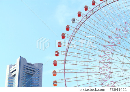 橫濱地標塔和摩天輪的風景 橫濱地標塔和摩天輪的風景 78641421