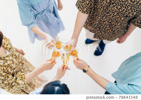 Young men and women toasting Young men and women toasting 78641548