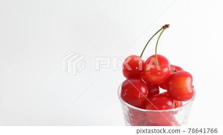 玻璃容器中的櫻桃 玻璃容器中的櫻桃 78641766