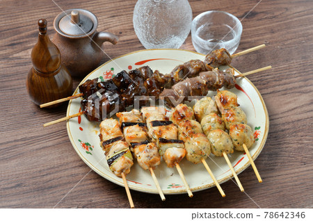 烤雞肉串,烤雞肉串,烤雞肉串,烤雞肉串,雞肉菜餚,日本料理,串燒。 烤雞肉串,烤雞肉串,烤雞肉串,烤雞肉串,雞肉菜餚,日本料理,串燒。 78642346