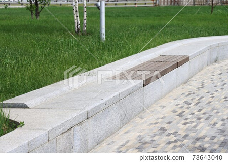 White stone curb with wooden grating and white tiled walkway, green lawn, lawn White stone curb with wooden grating and white tiled walkway, green lawn, lawn 78643040
