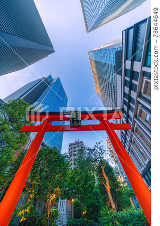 Tokyo cityscape of Japan, overlooking Nihonbashi Muromachi, the torii gate in the valley of the building, etc. Tokyo cityscape of Japan, overlooking Nihonbashi Muromachi, the torii gate in the valley of the building, etc. 78644649