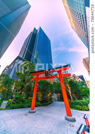 Tokyo cityscape of Japan, overlooking Nihonbashi Muromachi, the torii gate in the valley of the building, etc. 78644758