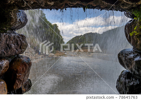 From the back of the Ojiro River Entsutsumi Waterfall 78645763