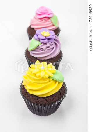 Cupcakes Cup Cakes With Colorful Icing or Frosting Flowers 78649920