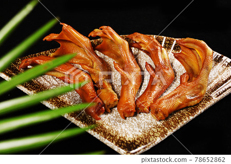 盤中秘製滷鴨掌 78652862