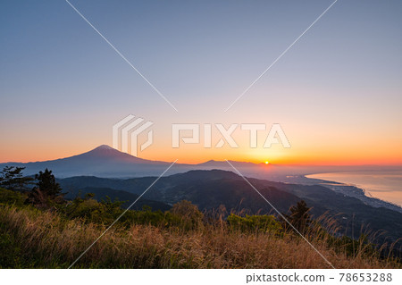 從濱石岳（黎明）看到的富士山 78653288