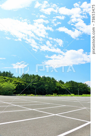 Refreshing blue sky and parking lot Refreshing blue sky and parking lot 78653475