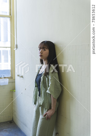 Woman in an old building 78653612
