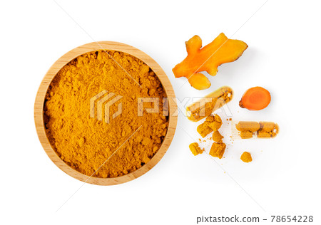 Turmeric powder in wood bowl isolated on white 78654228