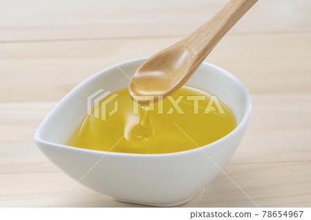 Fresh and delicious olive oil 78654967