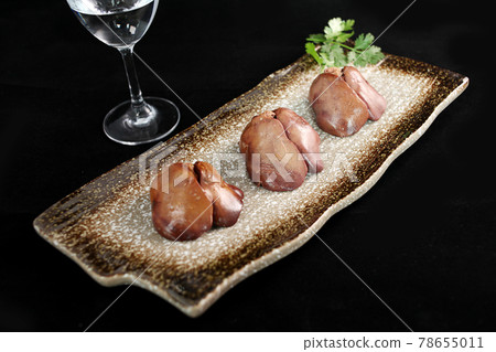 盘中切开鹅肝特写 78655011