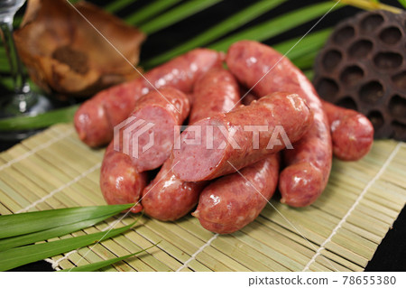 盘中香肠儿童肠红肠切片 78655380