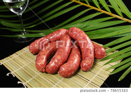 盘中香肠儿童肠红肠切片 78655383