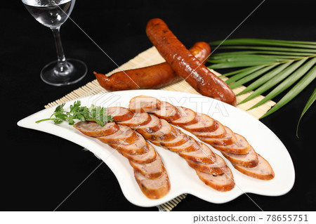 草席上整根鹅肝肠 草席上整根鹅肝肠 78655751