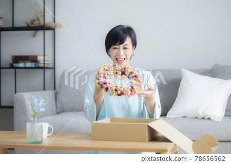 Gift box online shopping 78656562