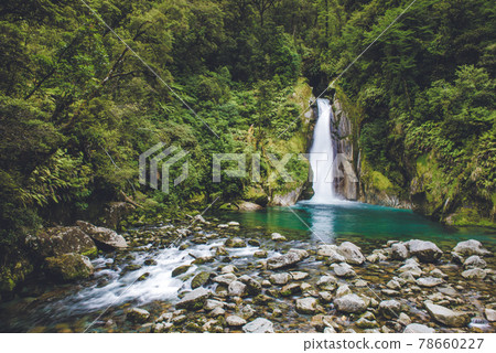 Giant Gate Falls | Milford Truck | Travel to New Zealand Giant Gate Falls | Milford Truck | Travel to New Zealand 78660227
