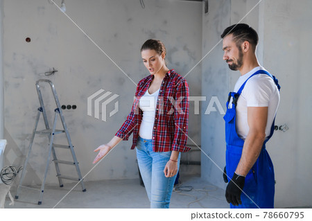 Female client scolds repairer in blue overalls for bad repair Female client scolds repairer in blue overalls for bad repair 78660795
