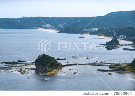 從小崎翼[伊豆半島]/靜岡縣下田市看到的龍宮島和白濱海灘 78660964