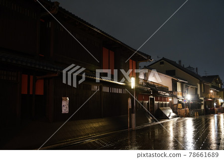 Night view of Hanamikoji in Gion Night view of Hanamikoji in Gion 78661689