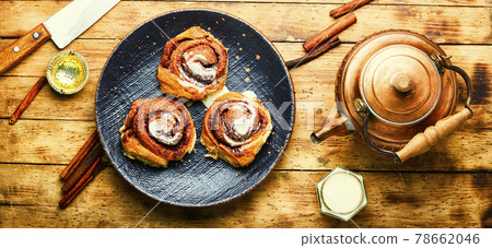 Delicious baked cinnabon buns with cream sauce 78662046