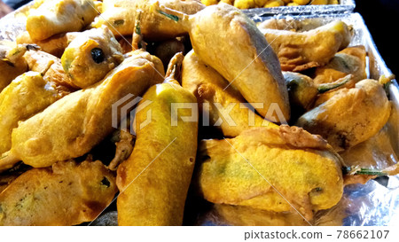 Indian Street food - Snacks mirchi Bhaji, pakora and bonda 78662107