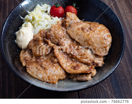 Grilled pork ginger in a black bowl Grilled pork ginger in a black bowl 78662776