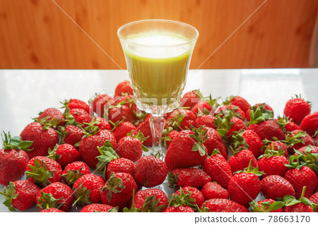 Wheat germ juice, matcha tea and red strawberry. Healthy eating 78663170