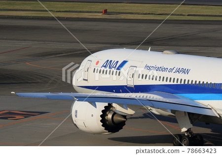 客機駛向跑道 噴氣式飛機 機場旅行圖像 出發圖像 78663423