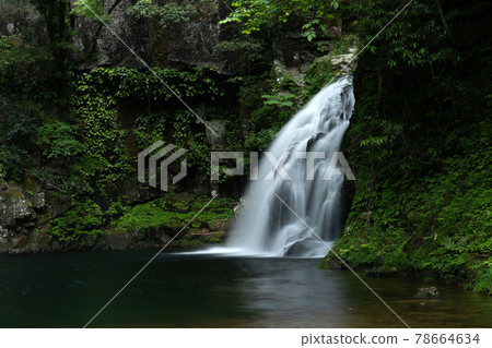 Akame Valley in early summer, Sente Waterfall Akame Valley in early summer, Sente Waterfall 78664634