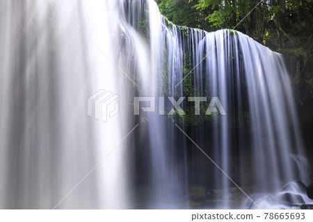 被美麗的水幕撫慰的鍋垣(熊本縣小國町) 被美麗的水幕撫慰的鍋垣(熊本縣小國町) 78665693