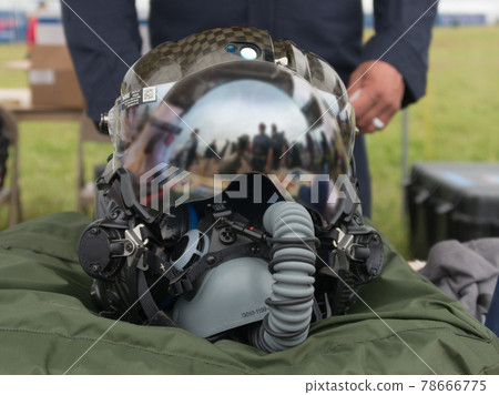 フライトヘルメット＆酸素マスクMBU20 oxygen-mask-with-helmet-