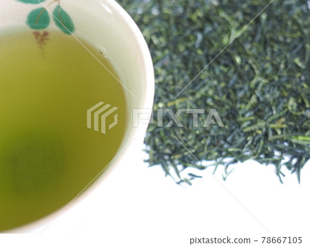 Yunomi green tea and tea leaves 3 Yunomi green tea and tea leaves 3 78667105