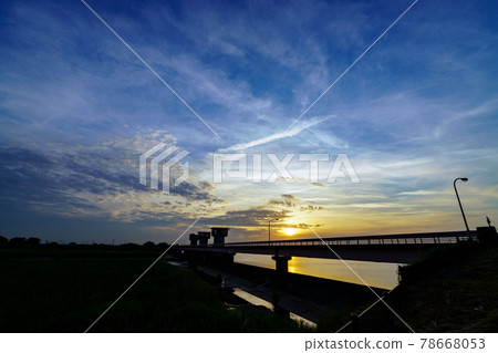Kokaigawa Fukuoka Weir 01 水平構圖的日落 78668053
