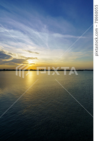 Kokaigawa Fukuoka Weir 03 垂直構圖的日落 Kokaigawa Fukuoka Weir 03 垂直構圖的日落 78668055