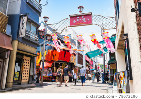 初夏鎌倉小町街 78672196