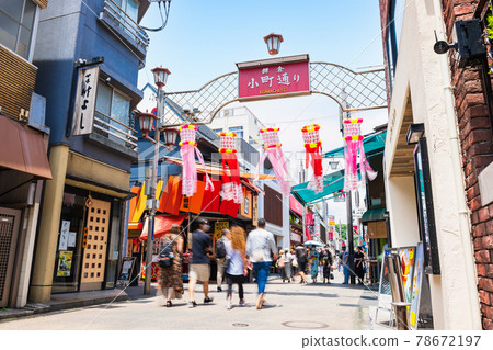 初夏鎌倉小町街 78672197