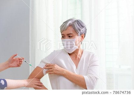 The brave woman who got vaccinated 78674736